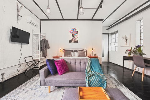 The Blender Loft - Accommodation Gladstone 0