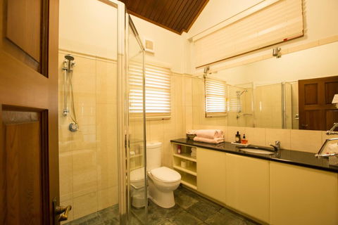The Block Vista B&B - Accommodation Gladstone 2