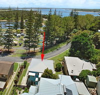 The Blue House - flat walk to river and beach - Accommodation Gladstone