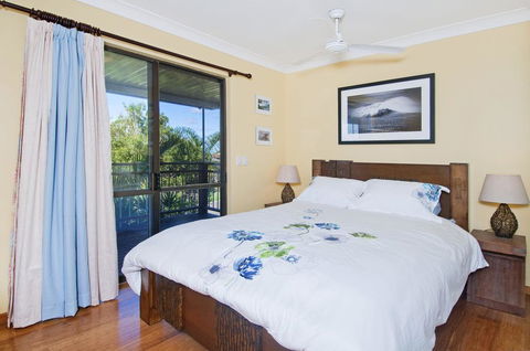 THE BOARDROOM ON BANKSIA - 11 Banksia Ave Bonny Hills - Accommodation Gladstone 3