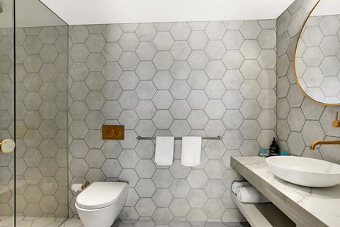 The Bowral Hotel - Accommodation Gladstone 2
