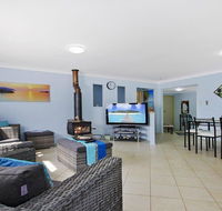The Burra Break - 3 minute walk to beach access - Accommodation Gladstone