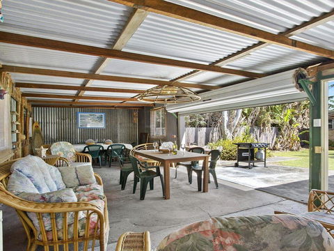 The Burra Break - 3 Minute Walk To Beach Access - Accommodation Gladstone 1
