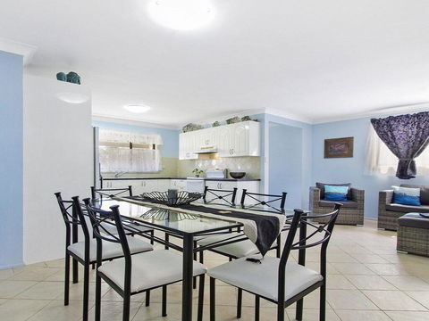 The Burra Break - 3 Minute Walk To Beach Access - Accommodation Gladstone 3
