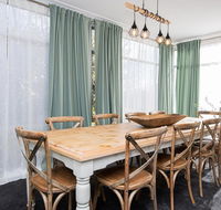 The Byng House Grand and Central Entertain 12 - Accommodation Gladstone