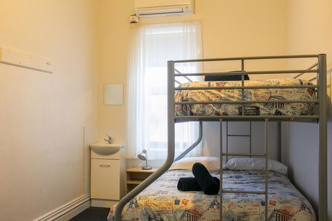 The Cally Hotel - Accommodation Gladstone 0