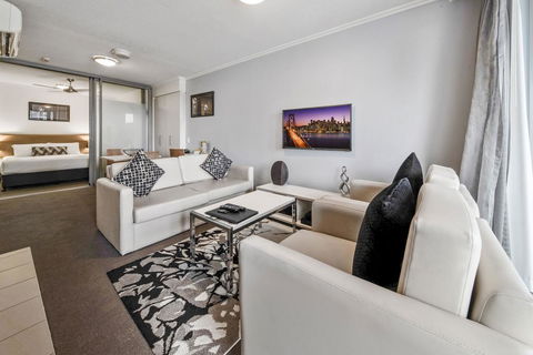 The Capitol Apartments - Accommodation Gladstone 3