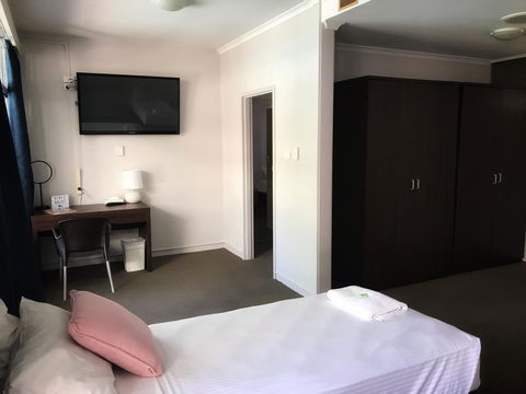 The Cavenagh - Accommodation Gladstone 2