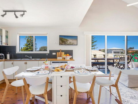 The Chalet At Callala Beach - Beach House Character - Accommodation Gladstone 3