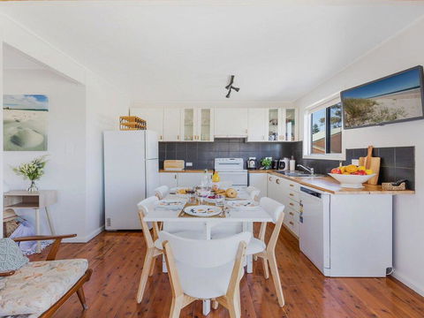 The Chalet At Callala Beach - Beach House Character - Accommodation Gladstone 1