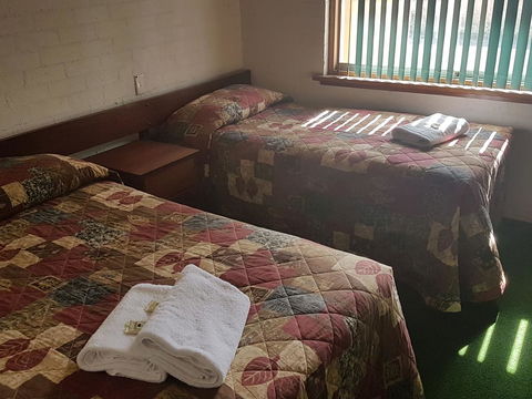 The Club Hotel - Accommodation Gladstone 0