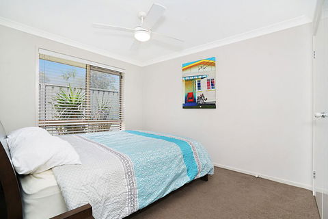 The Corso - Gorokan - Accommodation Gladstone 3
