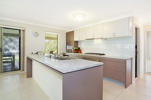 The Corso - Gorokan - Accommodation Gladstone 1