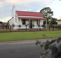 The Cottage - Accommodation Gladstone