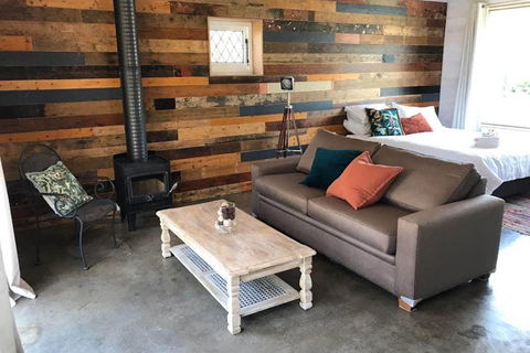 The Cottage - 58 Acre Farm Stay At Hanging Rock - Accommodation Gladstone 0