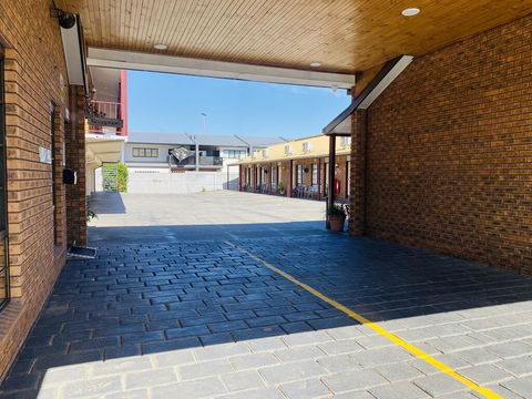 The Cottage Motor Inn Albury - Accommodation Gladstone 1