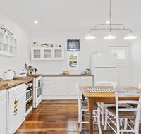 The Cottage on Lamington - Accommodation Gladstone