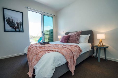 The Cove @ New Port-Pool - Spa - Sauna - Gym & More - Accommodation Gladstone 2