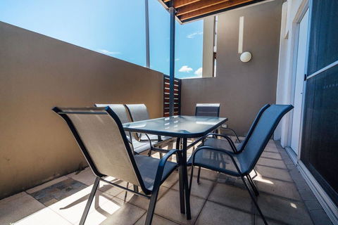 The Cove @ New Port-Pool - Spa - Sauna - Gym & More - Accommodation Gladstone 3