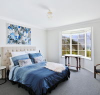 The Crescent - Pet Friendly - 1 Min to Beach - Accommodation Gladstone
