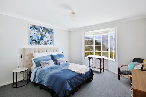 The Crescent - Pet Friendly - 1 Min To Beach - Accommodation Gladstone 0