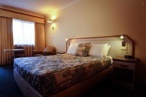 The Crossing Motel - Accommodation Gladstone 0