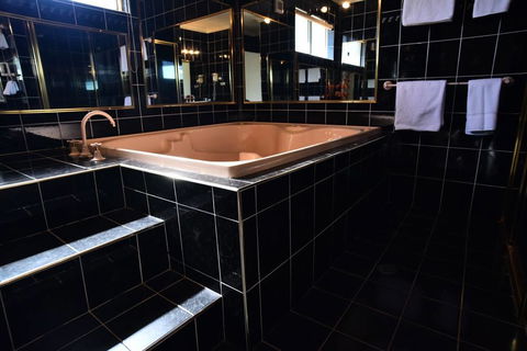The Crossing Motel - Accommodation Gladstone 1