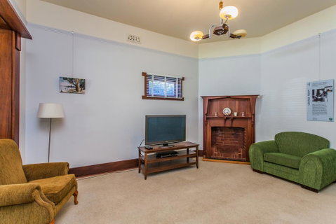 The Curtin Family Home - Accommodation Gladstone 1