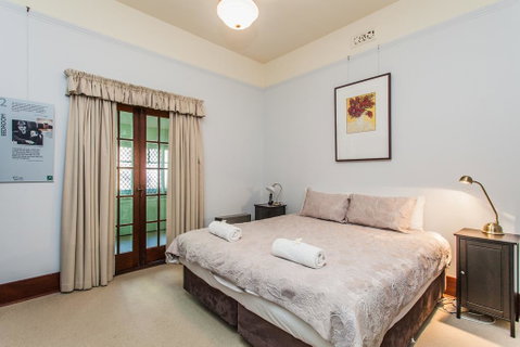 The Curtin Family Home - Accommodation Gladstone 2