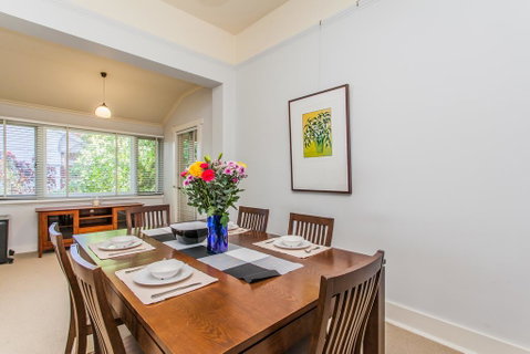 The Curtin Family Home - Accommodation Gladstone 0