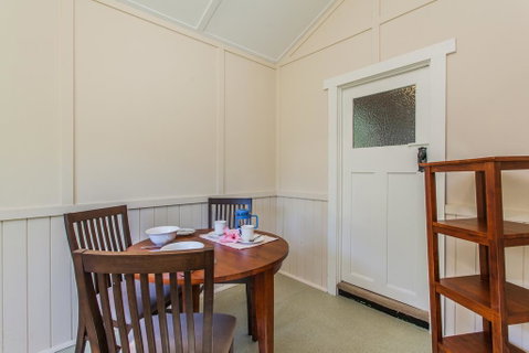 The Curtin Family Home - Accommodation Gladstone 3