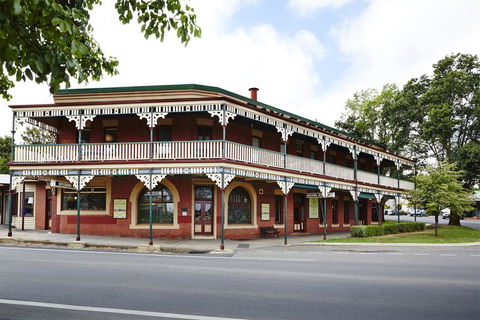 The Daylesford Hotel - Accommodation Gladstone 1