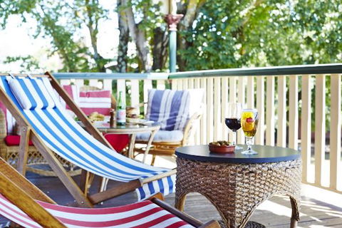 The Daylesford Hotel - Accommodation Gladstone 0