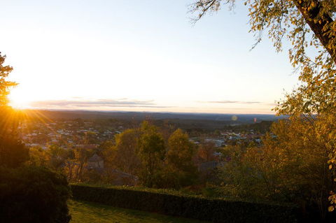 The Daylesford Hotel - Accommodation Gladstone 2