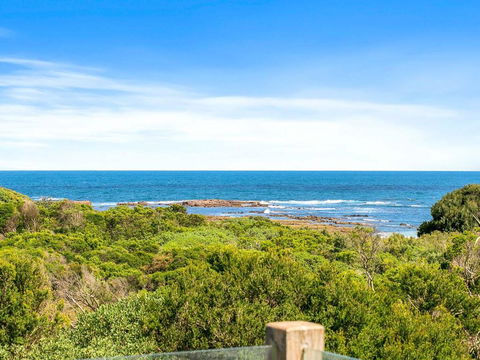 The Deck House - Accommodation Gladstone 3