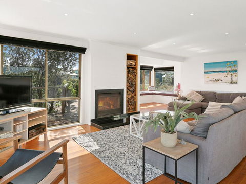 The Deck House - Accommodation Gladstone 1
