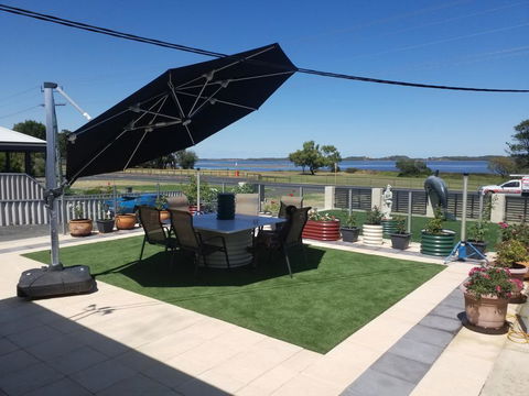 The DOLPHIN PLACE - Accommodation Gladstone 2