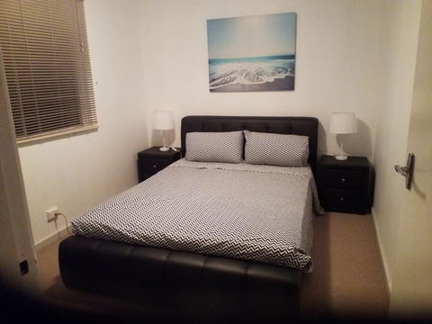 The DOLPHIN PLACE - Accommodation Gladstone 3