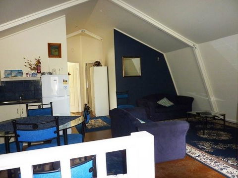 The Doo Drop Inn - Accommodation Gladstone 0