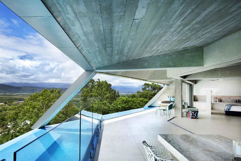 The Edge - Port Douglas - Accommodation Gladstone 3