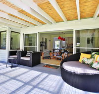 The Endless Summer  Culburra - Pet Friendly - 2 Mins to Beach - Accommodation Gladstone