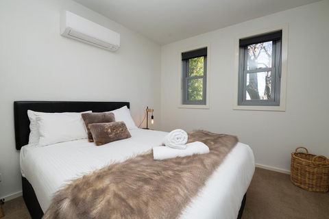 The Endsleigh -1 Bedroom Villa, Free Wifi, Near CBD - Accommodation Gladstone 0