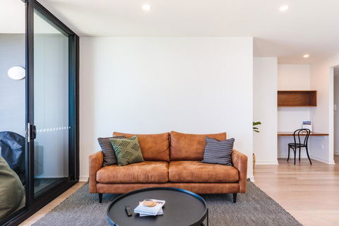 The Edge - Luxurious Waterfront Apartment - Accommodation Gladstone 1
