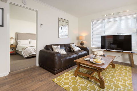 The Executive - Central & Sophisticated - Accommodation Gladstone 0