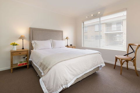 The Executive - Central & Sophisticated - Accommodation Gladstone 1