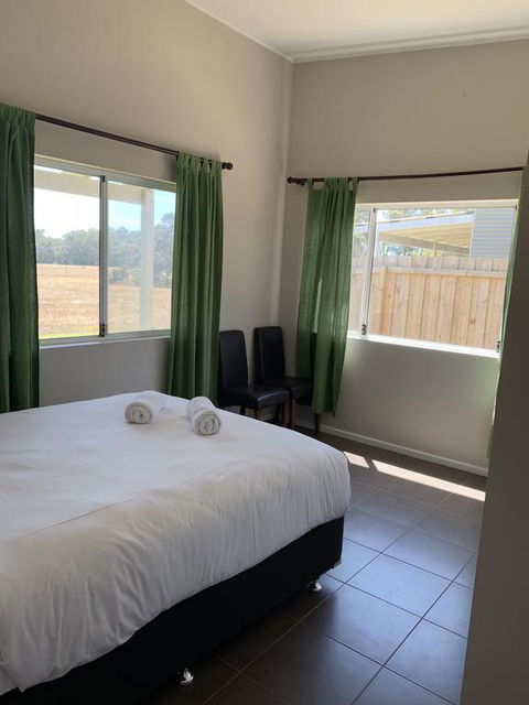 THE FAMILY RETREAT - Accommodation Gladstone 1