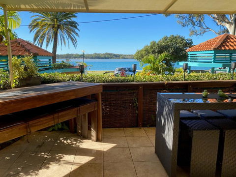 The Esplanade Holiday Apartments - Accommodation Gladstone 3