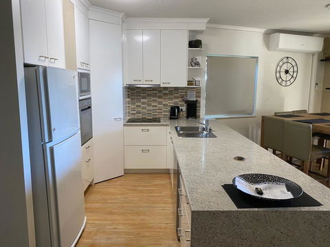 The Esplanade Holiday Apartments - Accommodation Gladstone 2