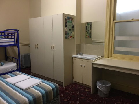 The Formby Hotel - Accommodation Gladstone 1