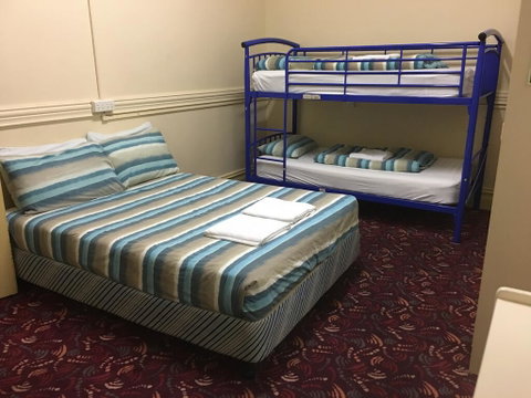 The Formby Hotel - Accommodation Gladstone 2